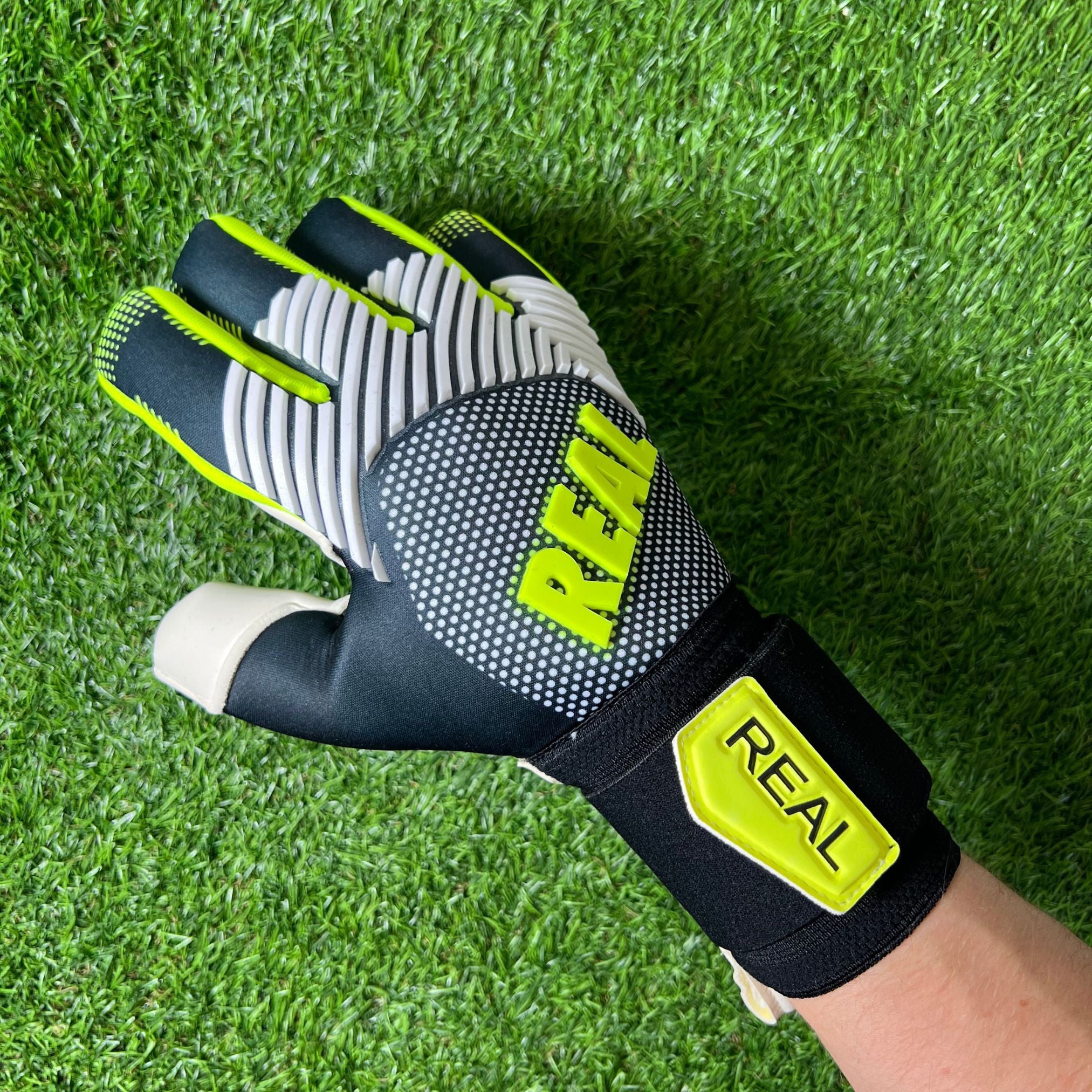 How to choose a goalkeeper glove cut gloveglu