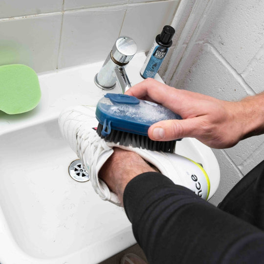 Clean Kick Pump Brush