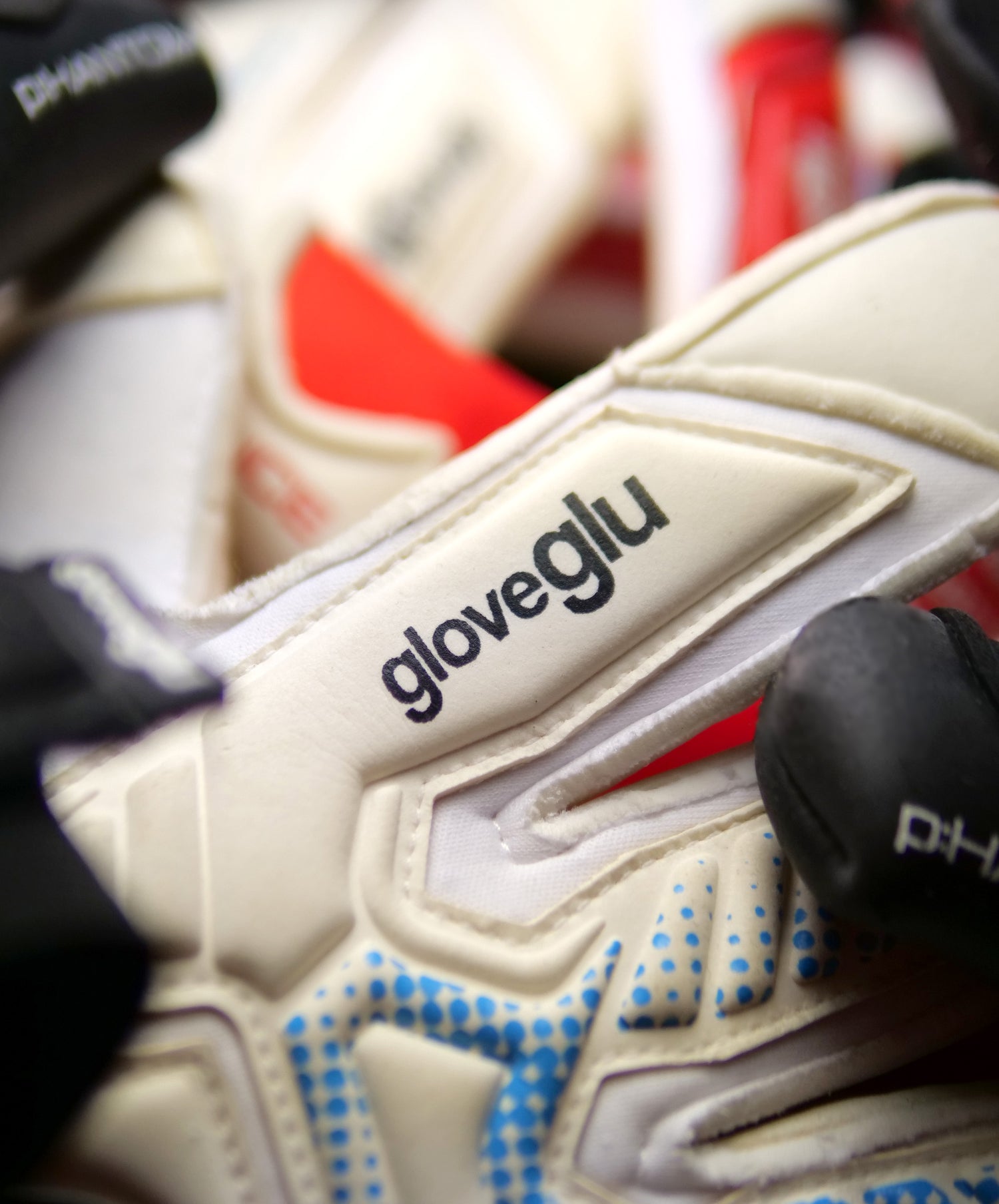 gloveglu