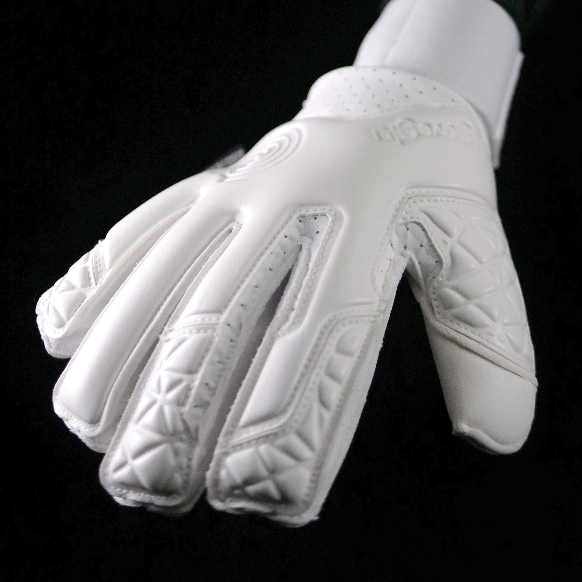 core t:HERMO FP White