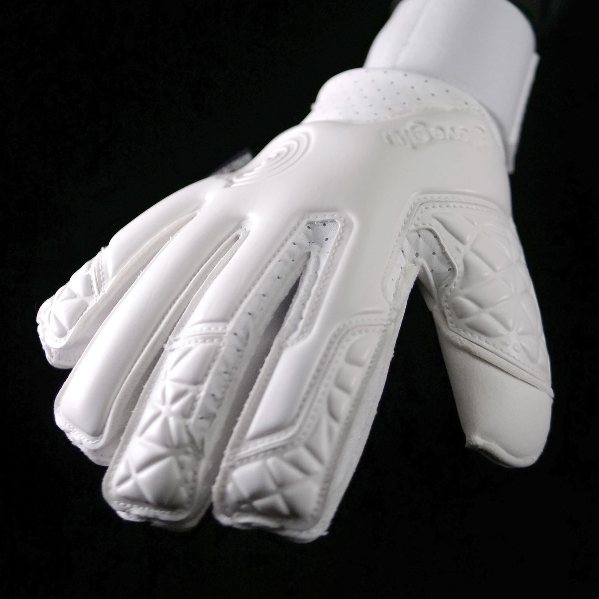core t:HERMO FP White